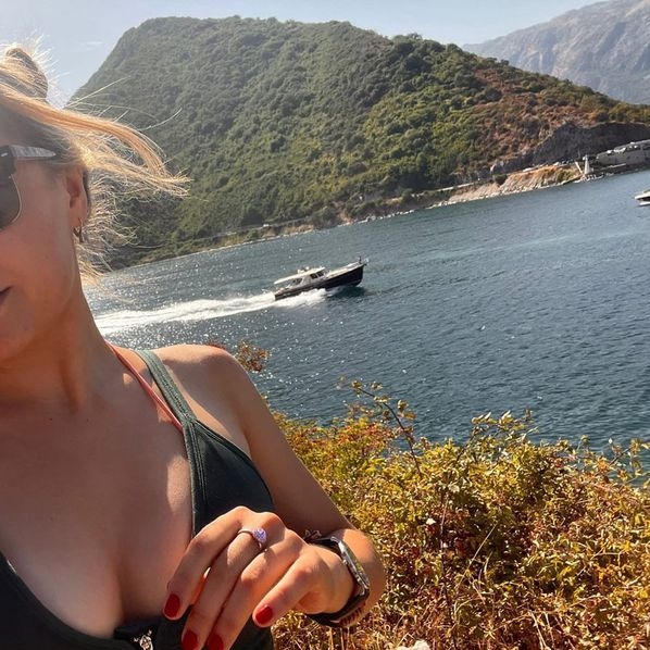 sidortsova13 aus Neuenburg in La Chaux-de-Fonds sucht sex